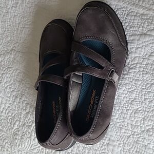 Skechers relaxed fit shoes. Size 6.5